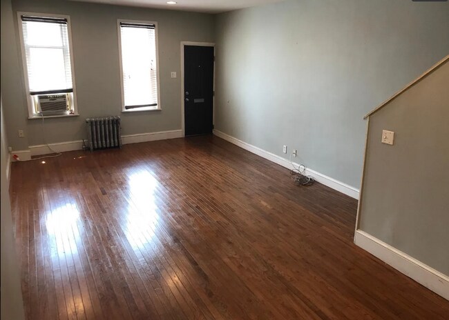 Foto del edificio - 4 Bedroom House For Rent In Manayunk