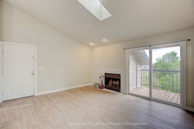 Foto del edificio - Evolve Real Estate: Top-Floor Condo in Prime Denver Location-Near DTC Available May 1st