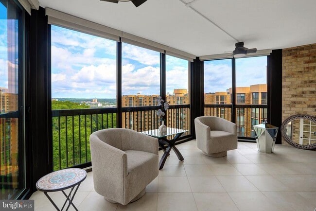 Foto del edificio - 5904 Mt Eagle Dr