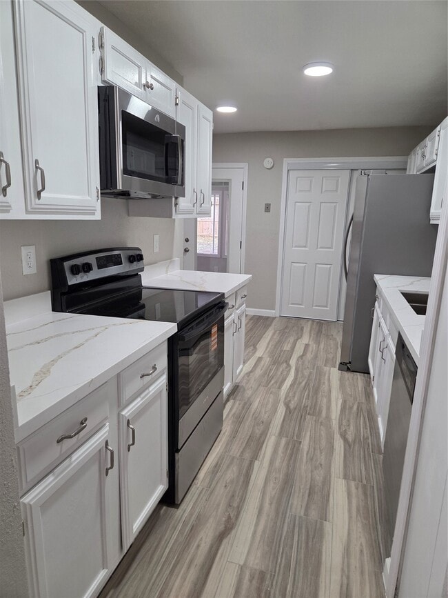 Building Photo - 527 Tara Plantation Dr