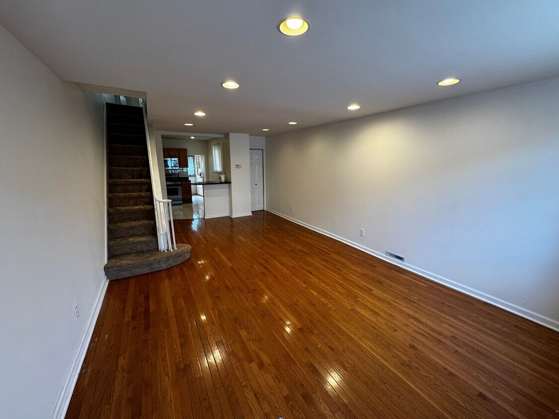 Photo - 2544 S Sartain St