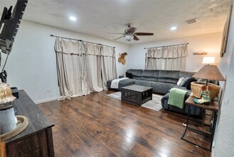 Building Photo - 508 Clear Lake Rd