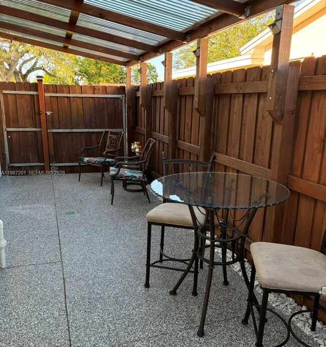 Foto del edificio - 6720 Charleston St