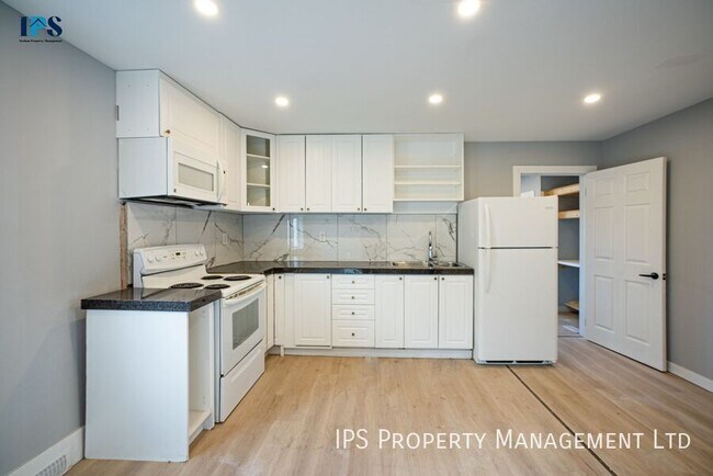 Photo du bâtiment - 2 Bed | 1 Bath - ALL UTILITIES INCLUDED