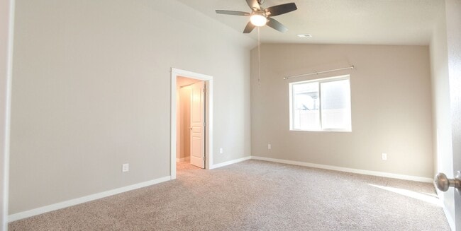Building Photo - 3 Bedroom, 2 bathroom home on Sunnyside Hill!