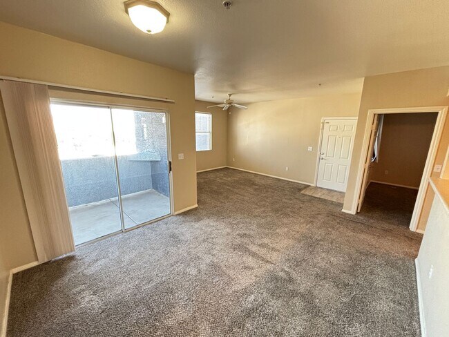 Building Photo - Beautiful 2 bedroom 2 bath condo