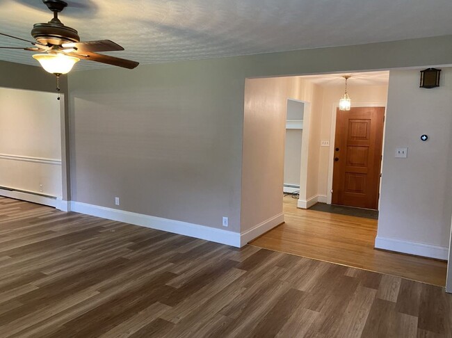 Foto del edificio - 2304 Lakewood Ln