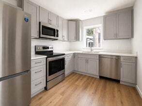 Building Photo - 1960 11th St