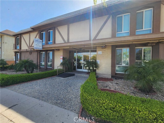 Foto del edificio - 7925 Vineland Ave