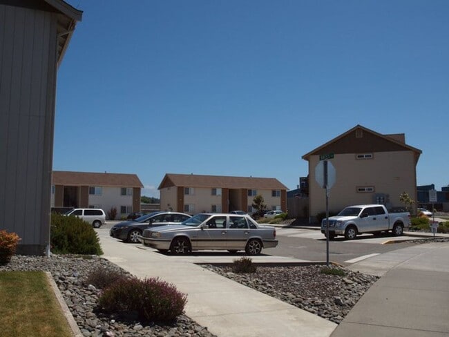 Building Photo - 2375 Bates Ln