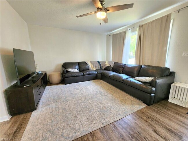 Building Photo - Charming 3 bedroom 2 bath in Manor View
