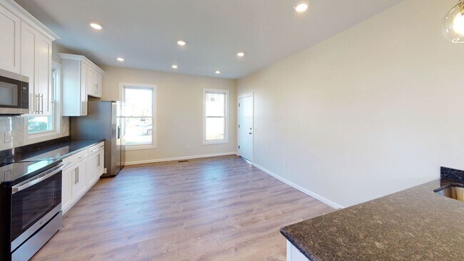 Foto del edificio - Beautiful and Spacious 3 Bedroom Apartment