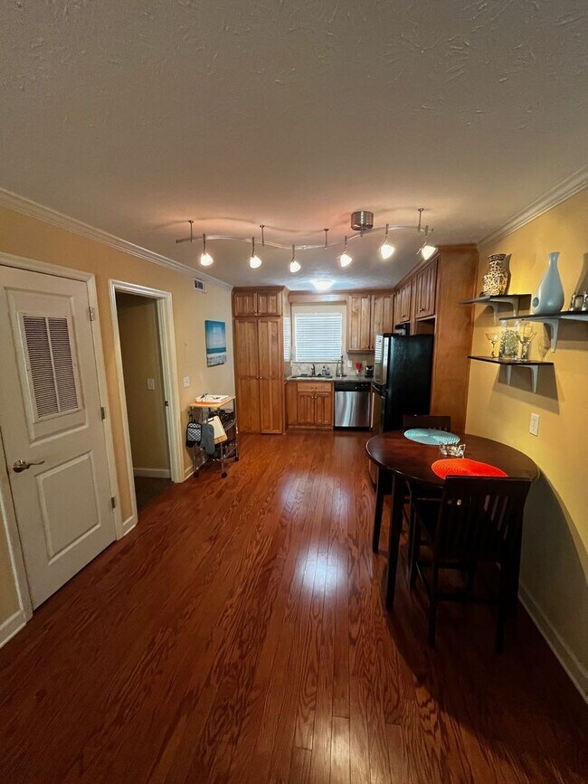 Foto del edificio - Burton Place Condo, #132