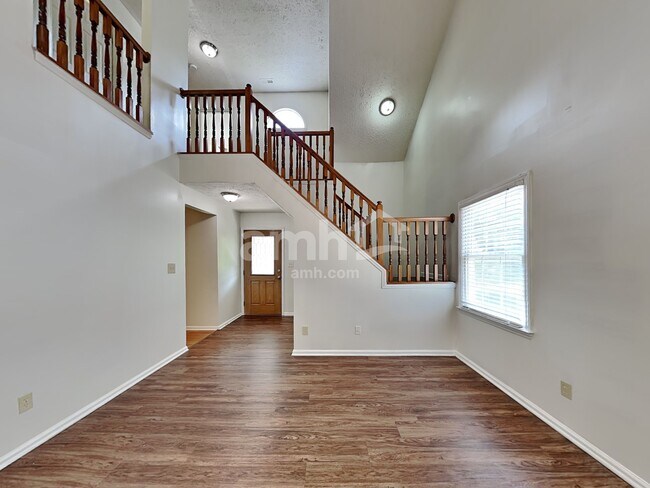 Foto del edificio - 210 Wood Valley Ct