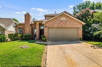 Building Photo - 2612 Southwestern Dr