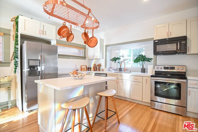 Building Photo - 1600 N Kingsley Dr