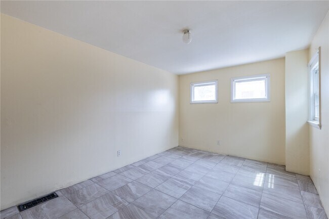 Foto del edificio - 675 S Clinton Ave