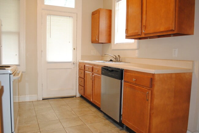 Building Photo - 2409 Deming Ave