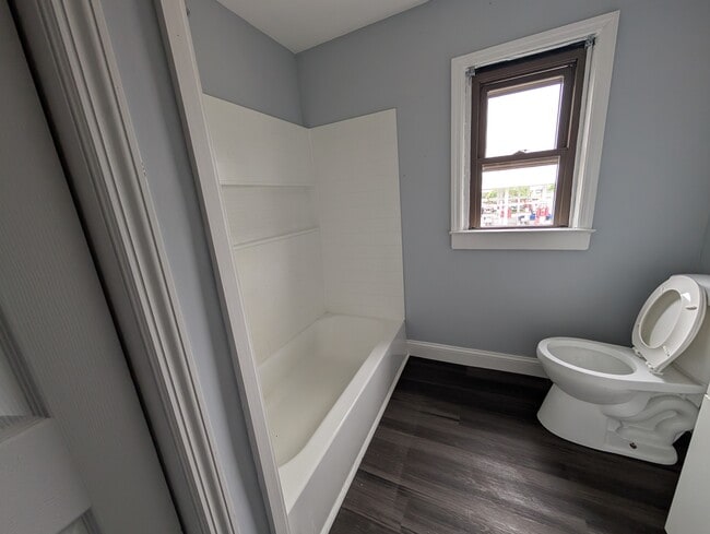 rear unit - 1806 Deer Pk Ave