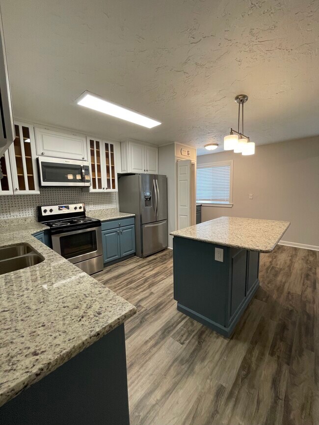 Building Photo - 4548 S 700 E