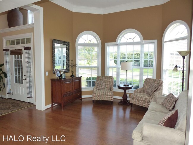 Building Photo - 4 br, 3.5 bath House - 105 Vaughan Street