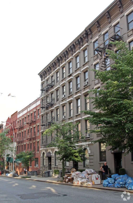 445 - 447 W 56th St - 445-447 W 56th St