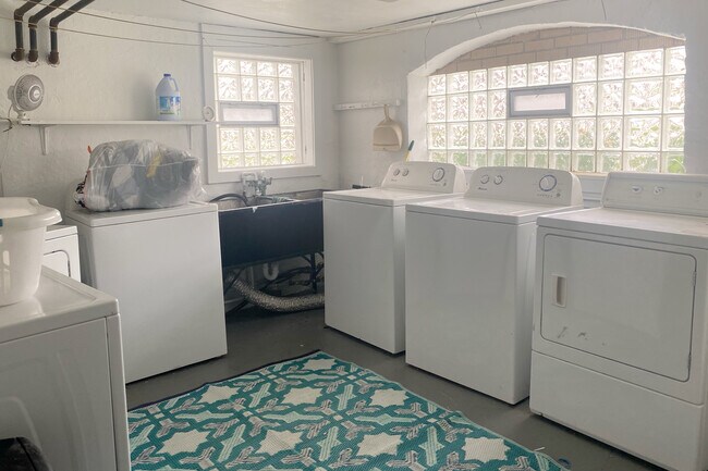 full size washer and dryer (free) tenant pays dryer gas - 1347 Cuyler Ave