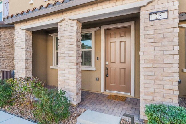 Foto del edificio - Modern Townhome in Gated Summerlin Community!