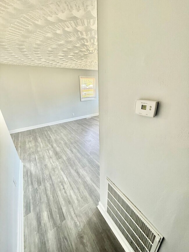 Foto del edificio - ***3 Bed Ranch with off-street parking and large yard!