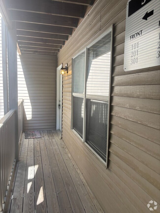 Building Photo - 562 Candle Ln