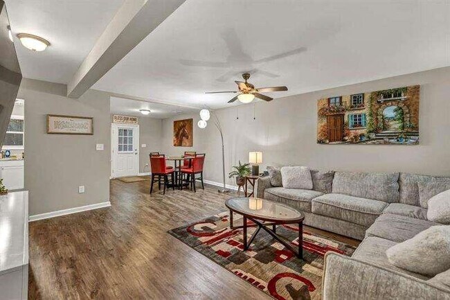 Building Photo - 214 Walton St