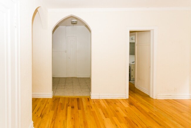 Foto del edificio - 4842 N Damen Ave