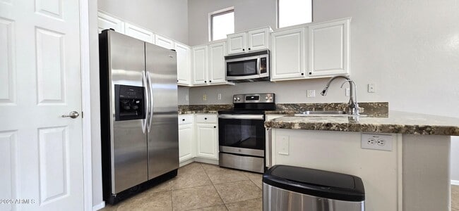 Building Photo - 4117 W Menadota Dr