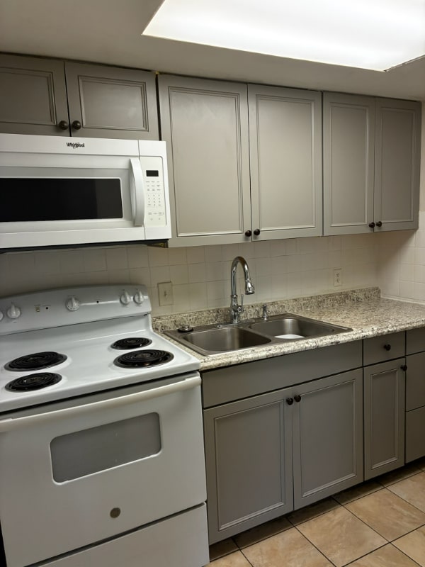 Photo - 728 Ohio Pike (Cincinnati, OH)