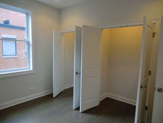 Building Photo - 1513 W Diversey Pkwy