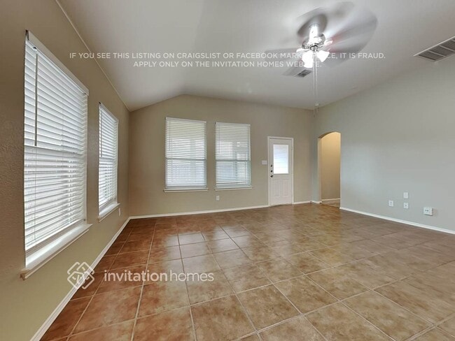 Building Photo - 562 Hickory Ln