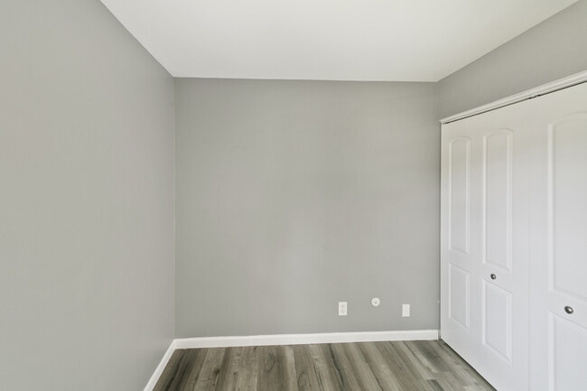 Building Photo - 164 Galewood Dr