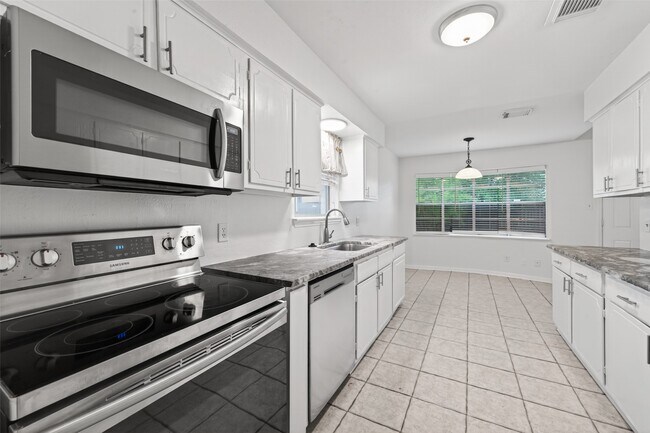 Foto del edificio - 12818 Westella Dr
