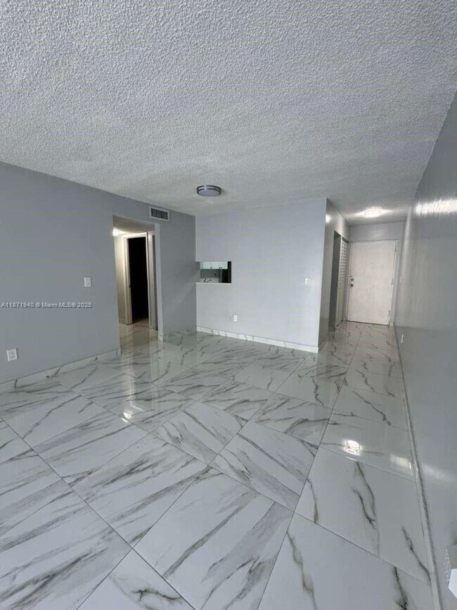Foto del edificio - 1480 W 46th St