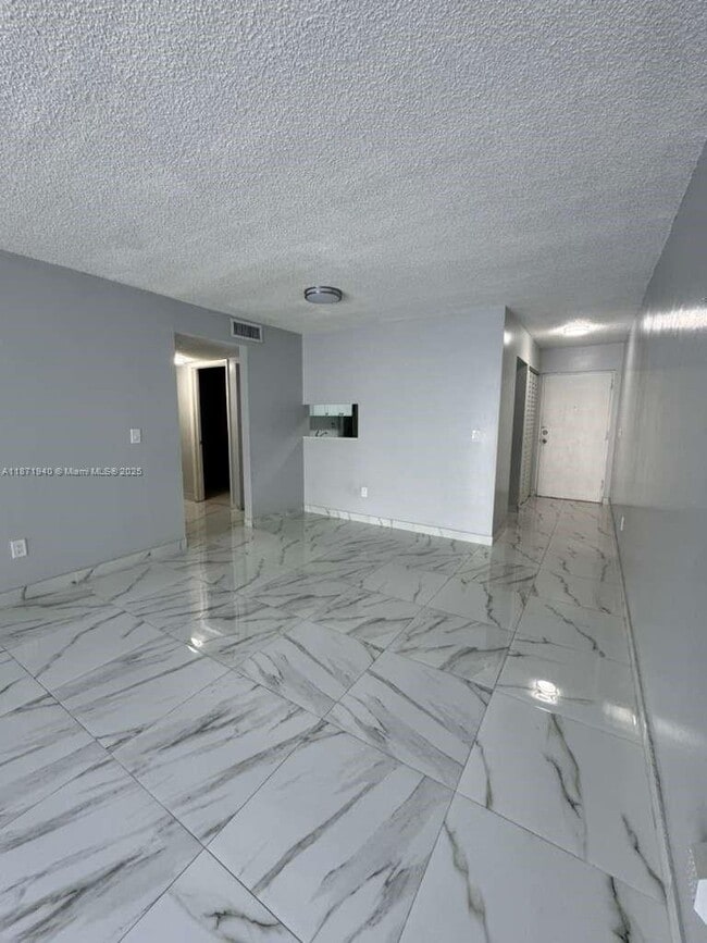 Building Photo - 1480 W 46th St