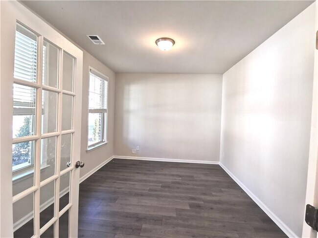 Building Photo - 3328 Hidden Valley Cir