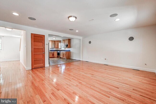 Building Photo - 5404 Arcadia Ave