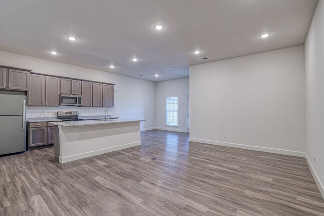 Building Photo - 855 S Hemlock St