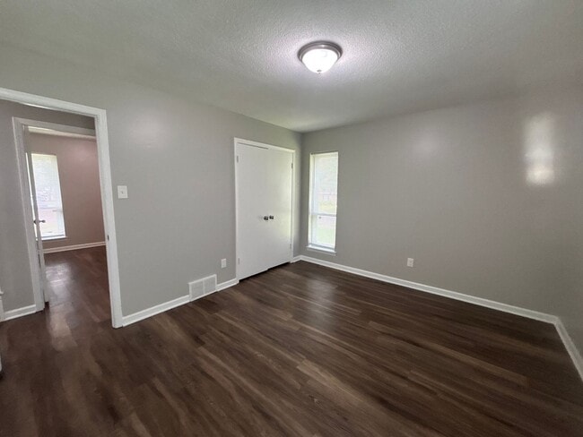 Building Photo - 5095 Corkwood Dr