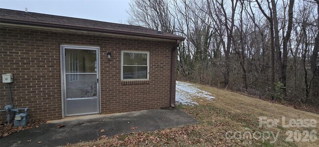 Building Photo - 517 Hickory St