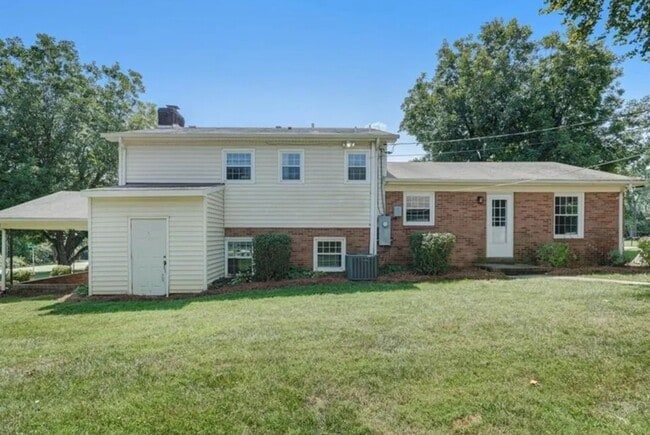 Building Photo - The Best of Both Worlds: Secluded Feel wit...