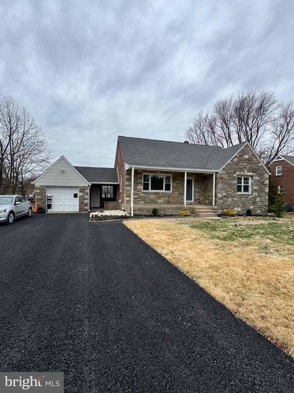 Foto del edificio - 36 Gravel Hill Rd