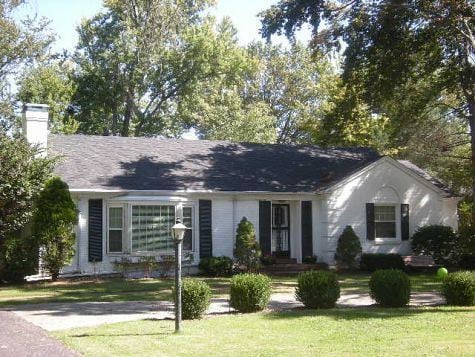 Primary Photo - 121 Blankenbaker Ln