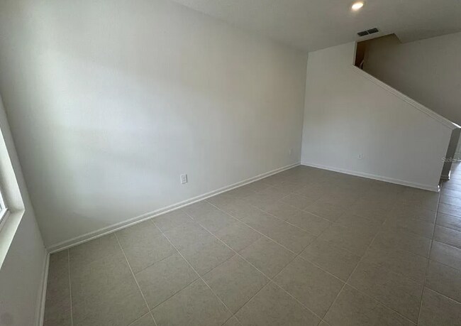 Foto del edificio - Charming 3-Bed Townhouse Retreat with 2.5 ...