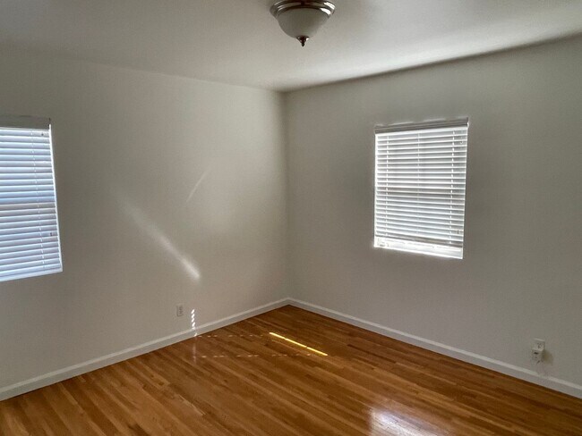Building Photo - Fantastic 3 Bedroom 2 Bath Torrance Home!